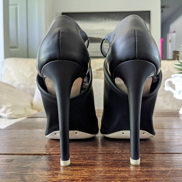 BALENCIAGA Leather Peep-Toe Booties - Picture 6 of 8